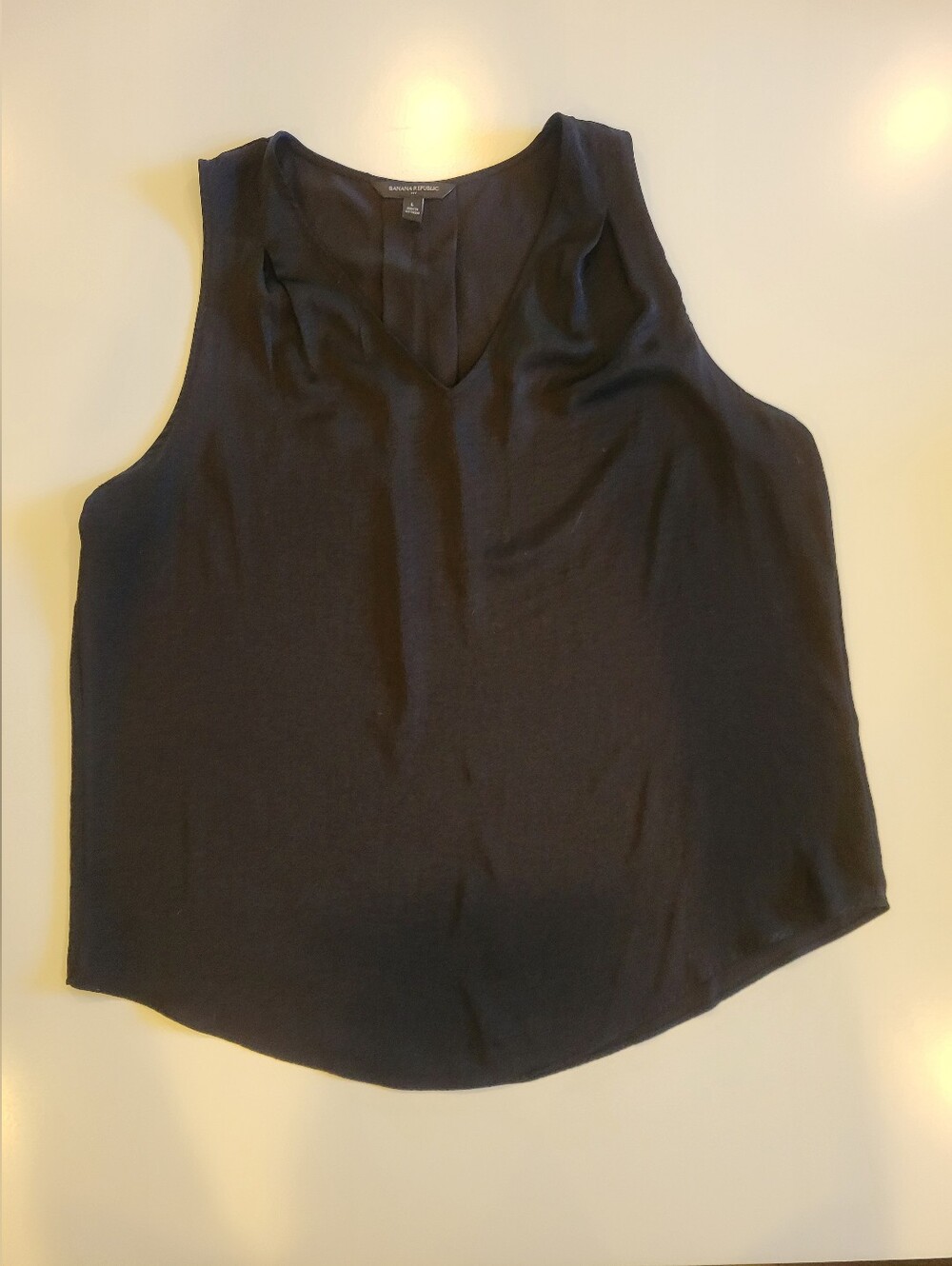 Banana Republic Black V-Neck Sleeveless  Top Size Large